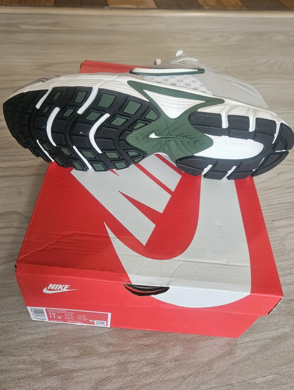 Nike White & Dark Green Mesh Running Sneakers - Picture 4 of 5